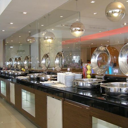 Iyarin @ Tuk Chang Hotel Банкок Екстериор снимка