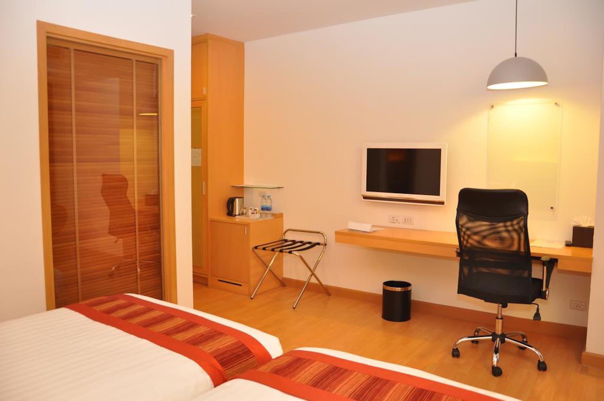 Iyarin @ Tuk Chang Hotel Банкок Екстериор снимка