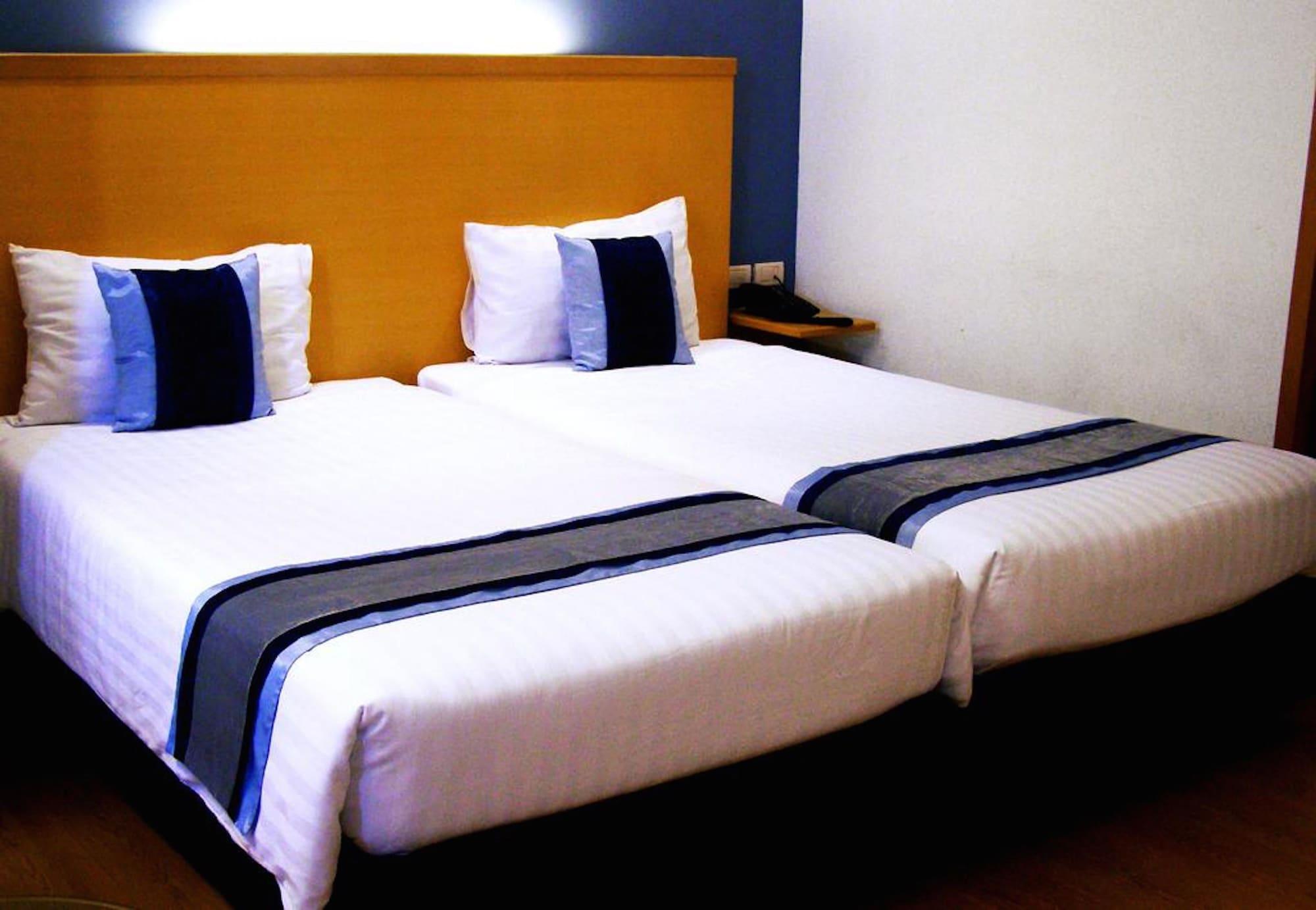 Iyarin @ Tuk Chang Hotel Банкок Екстериор снимка