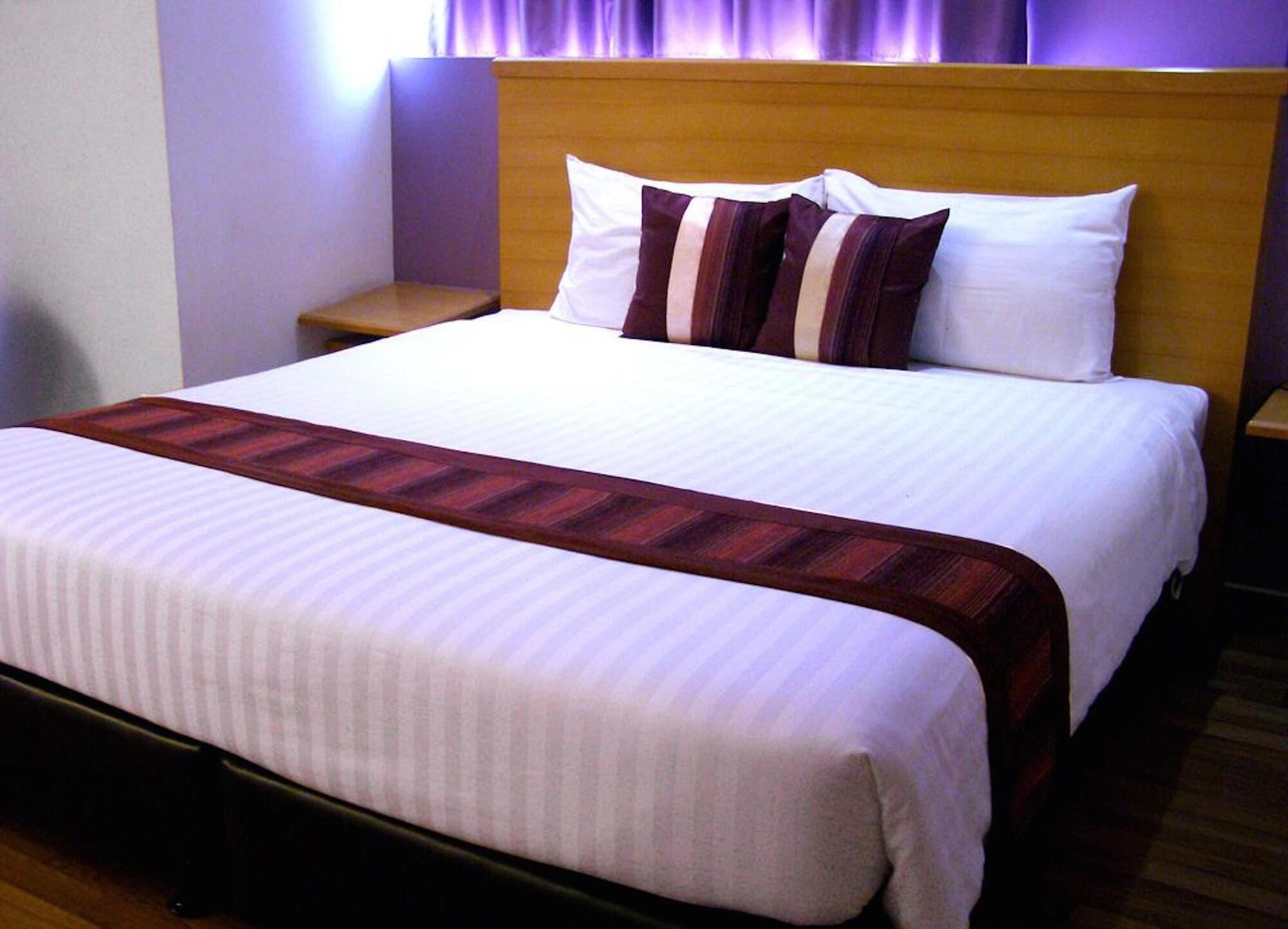 Iyarin @ Tuk Chang Hotel Банкок Екстериор снимка