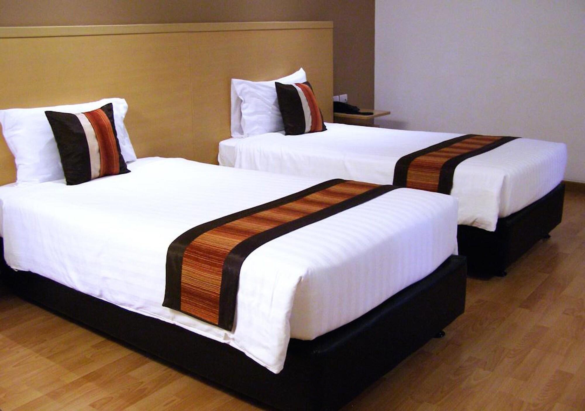 Iyarin @ Tuk Chang Hotel Банкок Екстериор снимка