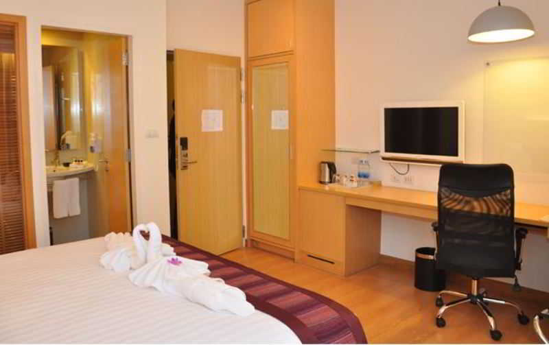 Iyarin @ Tuk Chang Hotel Банкок Екстериор снимка