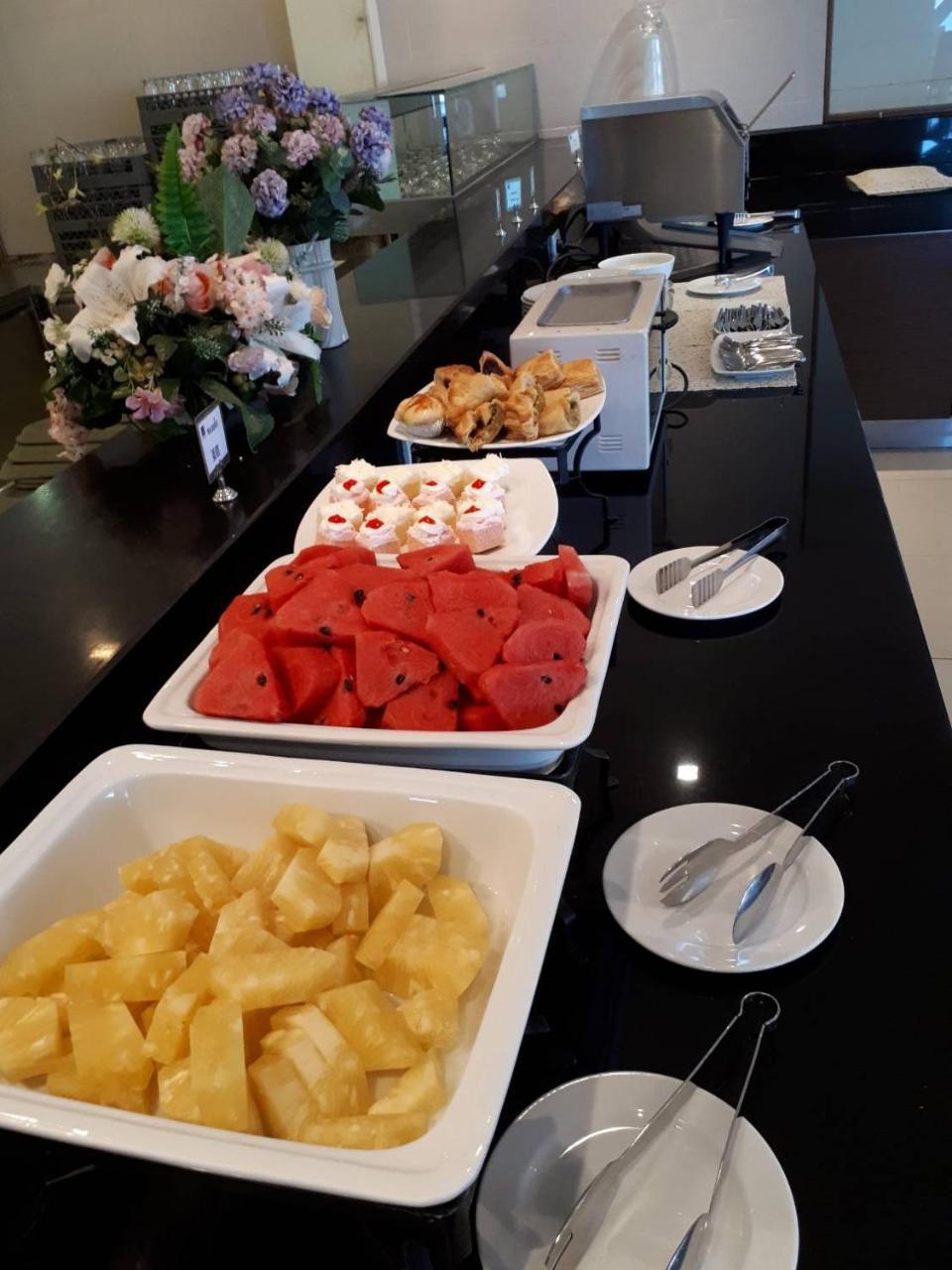 Iyarin @ Tuk Chang Hotel Банкок Екстериор снимка